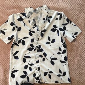 Leaf Print Short Sleeve Ruffled Blouse